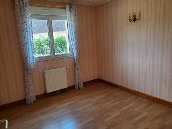 10 kms de Verneuil Pavillon trois chambres avec sous-sol