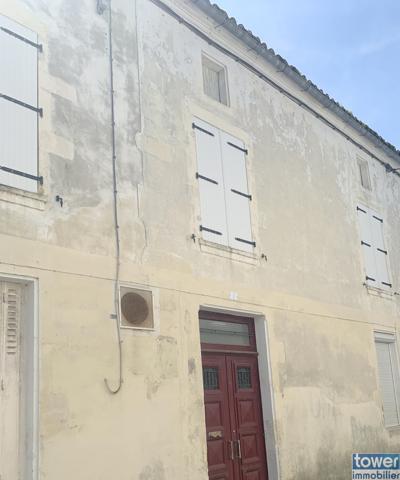 MATHA 17160 - Maison 3 pièces de 180 m² .