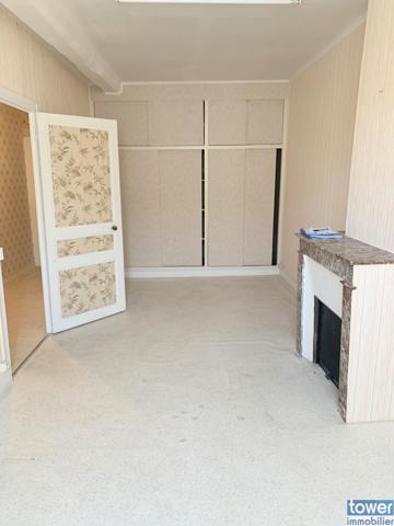 MATHA 17160 - Maison 3 pièces de 180 m² .