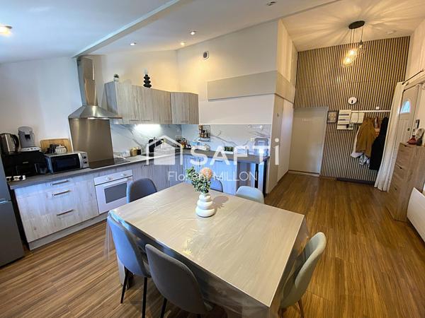 T3 entièrement rénové proche écoles et commerces.