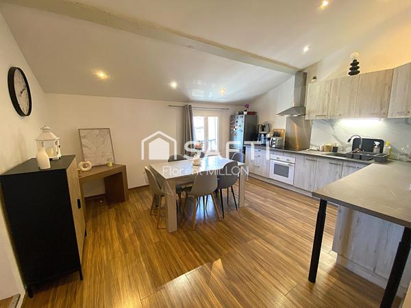 T3 entièrement rénové proche écoles et commerces.