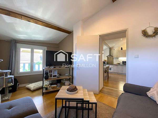 T3 entièrement rénové proche écoles et commerces.