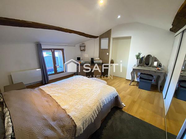 T3 entièrement rénové proche écoles et commerces.