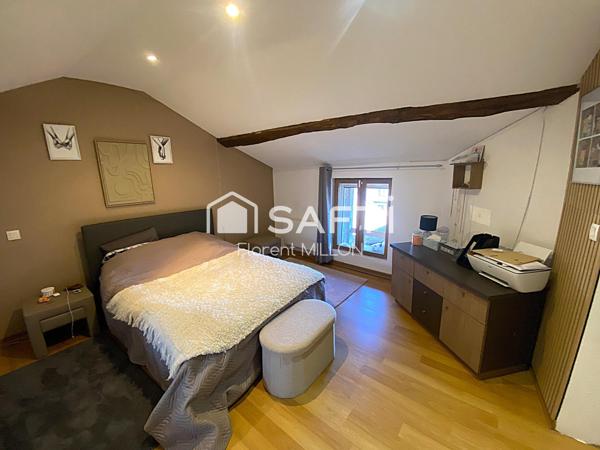 T3 entièrement rénové proche écoles et commerces.