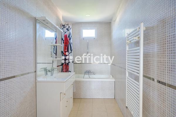 Maison 7 pièces - 240 m² Exclusivité efficity