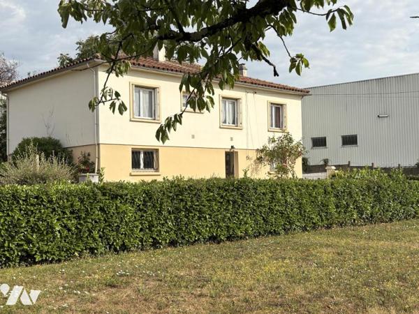 MAISON D'HABITATION AVEC BEAU TERRAIN PROCHE COMMERCES, ECOLES, LYCÉES ET CENTRE HOSPITALIER