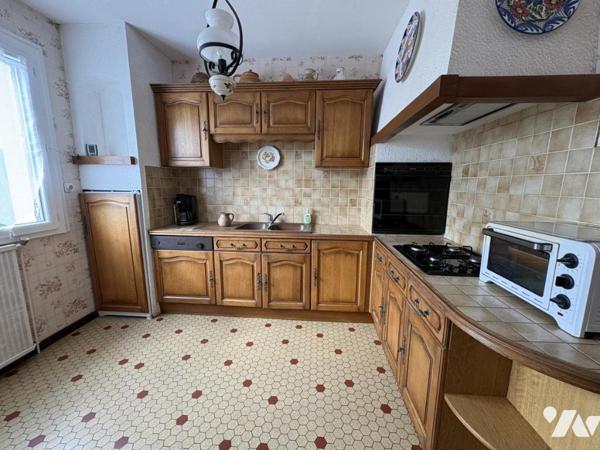 MAISON D'HABITATION AVEC BEAU TERRAIN PROCHE COMMERCES, ECOLES, LYCÉES ET CENTRE HOSPITALIER