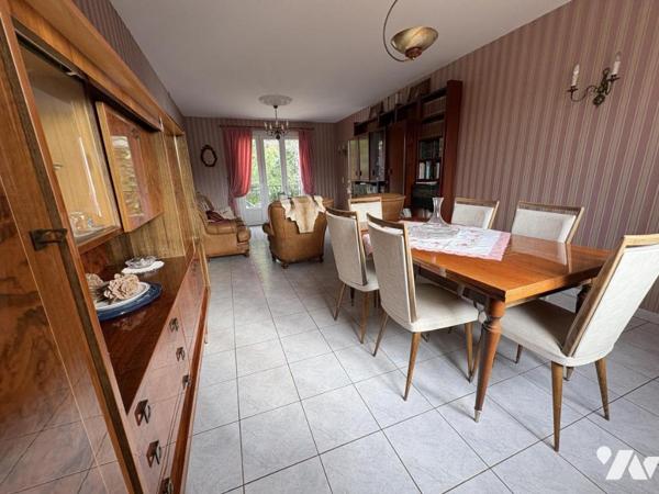 MAISON D'HABITATION AVEC BEAU TERRAIN PROCHE COMMERCES, ECOLES, LYCÉES ET CENTRE HOSPITALIER