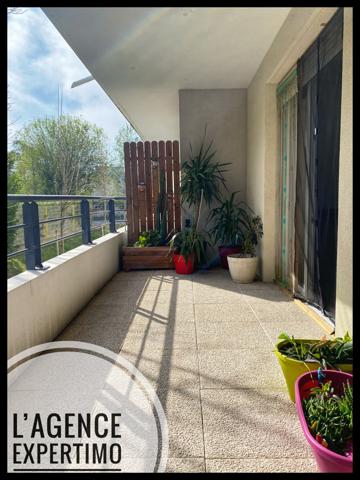 Pour investisseur, joli T2 avec terrasse dans résidence récente