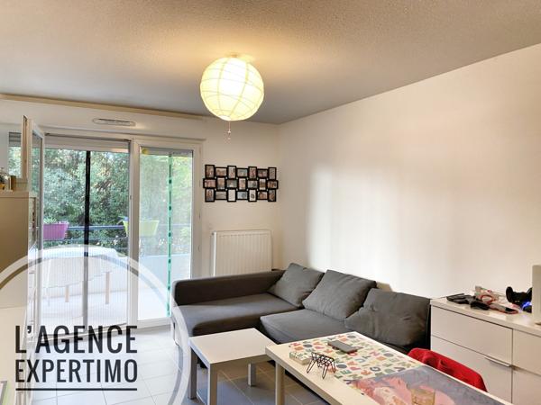 Pour investisseur, joli T2 avec terrasse dans résidence récente
