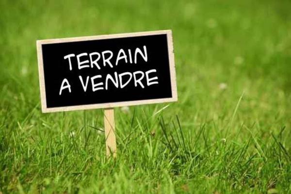 LA TREMBLADE terrain constructible de 350 m²