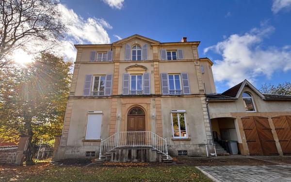 Maison à vendre    8 pièces • 347,78 m2 Chessy