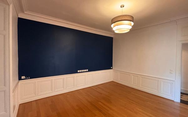 Maison à vendre    8 pièces • 347,78 m2 Chessy