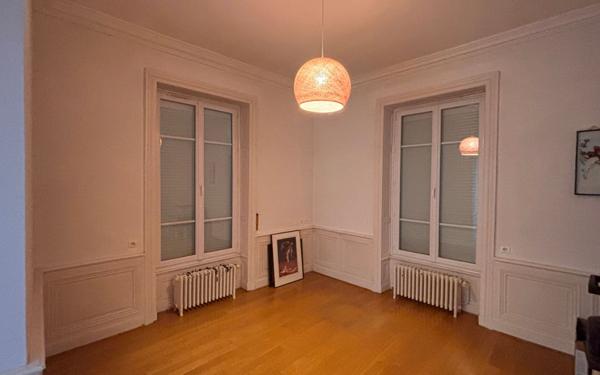 Maison à vendre    8 pièces • 347,78 m2 Chessy