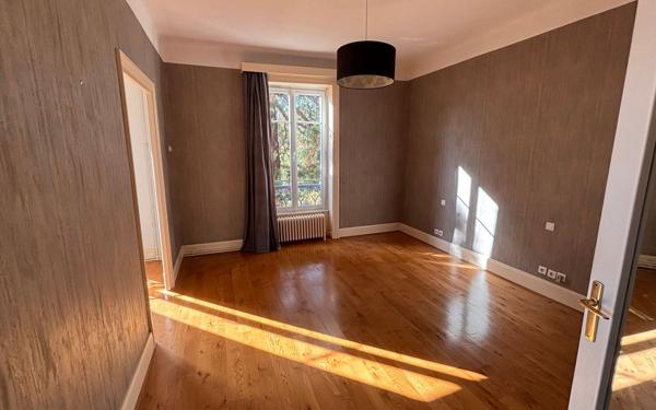 Maison à vendre    8 pièces • 347,78 m2 Chessy