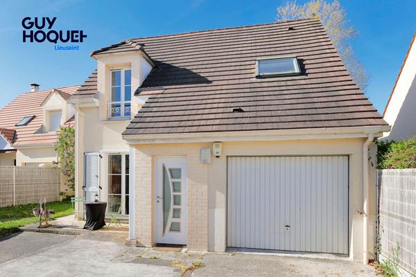 Maison 135 m² à vendre à Lieusaint - 6 pièces, 4 chambres dont une au RDC !