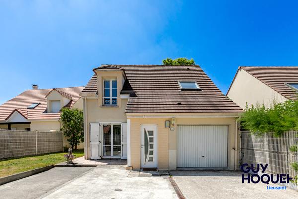 Maison 135 m² à vendre à Lieusaint - 6 pièces, 4 chambres dont une au RDC !