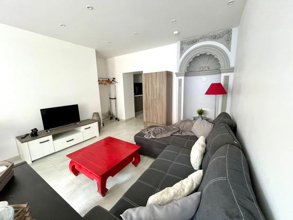 Appartement
                                                                                                                                                                                                                                                                                                                        1 pièce(s)                                                                                                                                                                                                          1 chambre(s)                                                                                                                                                                                                          35.8  m²