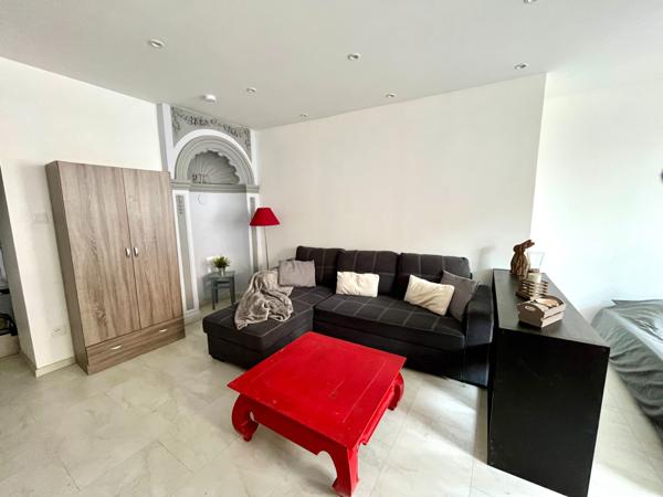 Appartement
                                                                                                                                                                                                                                                                                                                        1 pièce(s)                                                                                                                                                                                                          1 chambre(s)                                                                                                                                                                                                          35.8  m²
