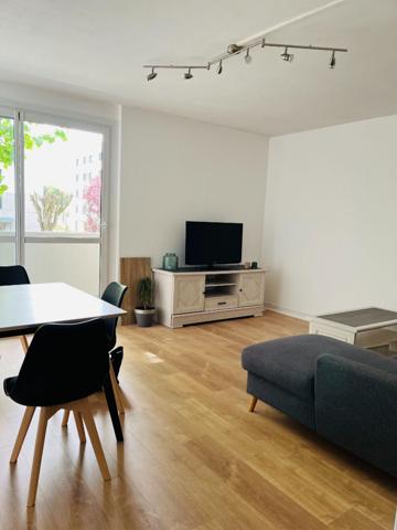 A LOUER APPARTEMENT MEUBLE DEUX CHAMBRES 02100 ST QUENTIN .