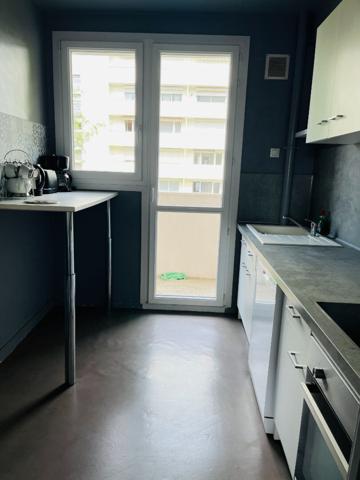 A LOUER APPARTEMENT MEUBLE DEUX CHAMBRES 02100 ST QUENTIN .