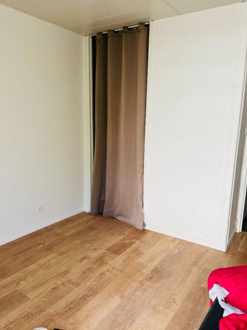 A LOUER APPARTEMENT MEUBLE DEUX CHAMBRES 02100 ST QUENTIN .
