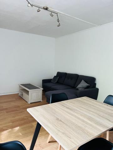 A LOUER APPARTEMENT MEUBLE DEUX CHAMBRES 02100 ST QUENTIN .