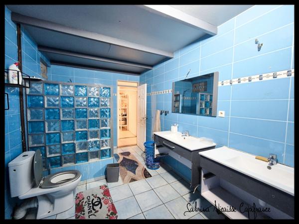 Maison spacieuse de 195 m² avec fort potentiel – Quartier des Roches Kourou