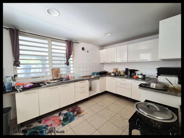 Maison spacieuse de 195 m² avec fort potentiel – Quartier des Roches Kourou