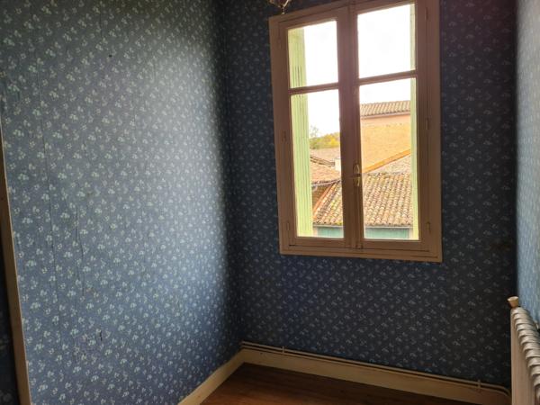 Corps de ferme avec maison, grange et dépendances, 15 mn Angoulême centre, accès RN10 facile