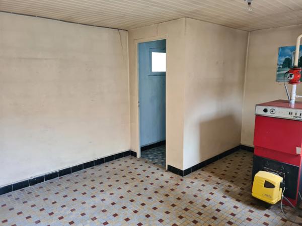 Corps de ferme avec maison, grange et dépendances, 15 mn Angoulême centre, accès RN10 facile