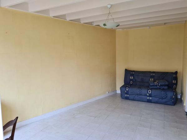 Corps de ferme avec maison, grange et dépendances, 15 mn Angoulême centre, accès RN10 facile