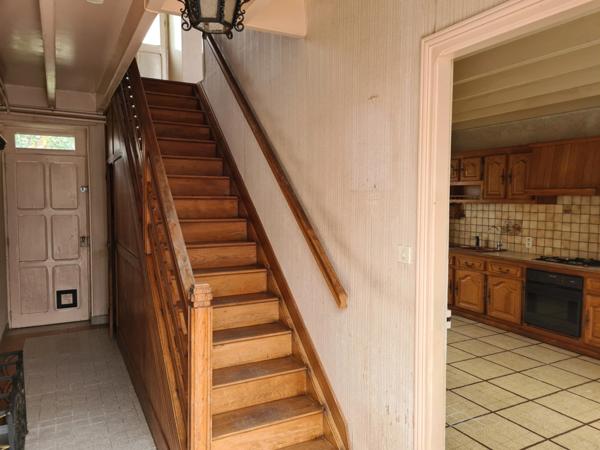 Corps de ferme avec maison, grange et dépendances, 15 mn Angoulême centre, accès RN10 facile