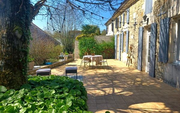 Maison à vendre    4 pièces • 166 m2 Saint-Hilaire-de-Villefranche