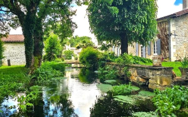 Maison à vendre    4 pièces • 166 m2 Saint-Hilaire-de-Villefranche