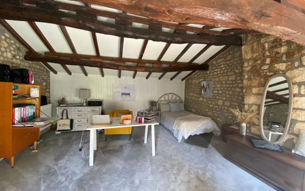 Maison à vendre    4 pièces • 166 m2 Saint-Hilaire-de-Villefranche