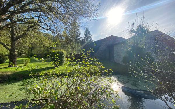 Maison à vendre    4 pièces • 166 m2 Saint-Hilaire-de-Villefranche