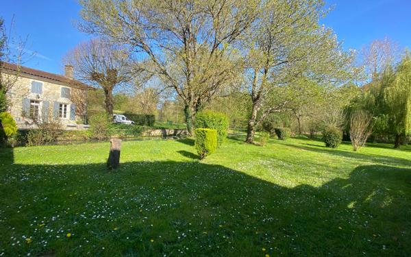 Maison à vendre    4 pièces • 166 m2 Saint-Hilaire-de-Villefranche