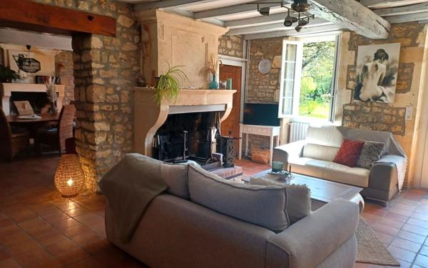 Maison à vendre    4 pièces • 166 m2 Saint-Hilaire-de-Villefranche