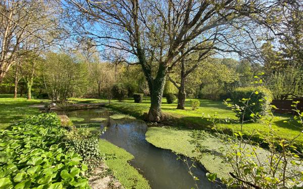 Maison à vendre    4 pièces • 166 m2 Saint-Hilaire-de-Villefranche