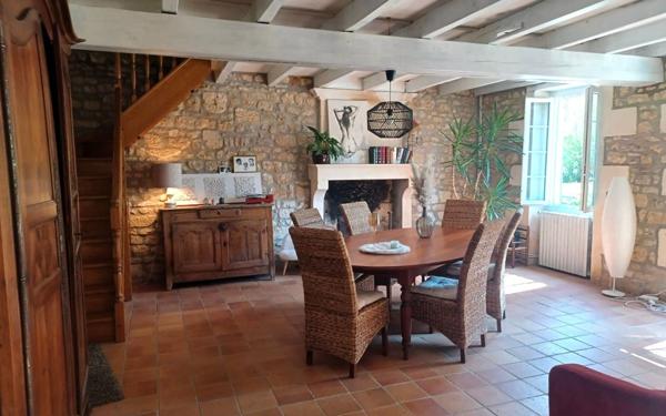 Maison à vendre    4 pièces • 166 m2 Saint-Hilaire-de-Villefranche