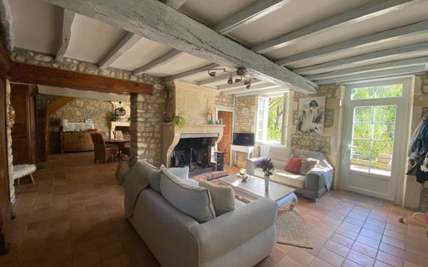 Maison à vendre    4 pièces • 166 m2 Saint-Hilaire-de-Villefranche