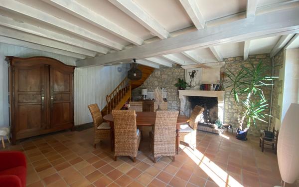 Maison à vendre    4 pièces • 166 m2 Saint-Hilaire-de-Villefranche