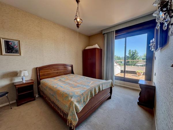 Villeneuve-sur-Lot (47300) Villeneuve sur lot, APPARTEMENT – DERNIER ÉTAGE – TERRASSE – VUE DÉGAGÉE