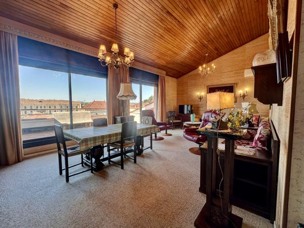 Villeneuve-sur-Lot (47300) Villeneuve sur lot, APPARTEMENT – DERNIER ÉTAGE – TERRASSE – VUE DÉGAGÉE