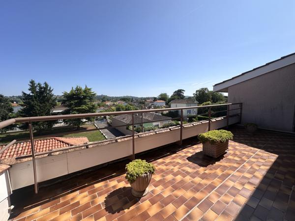 Villeneuve-sur-Lot (47300) Villeneuve sur lot, APPARTEMENT – DERNIER ÉTAGE – TERRASSE – VUE DÉGAGÉE