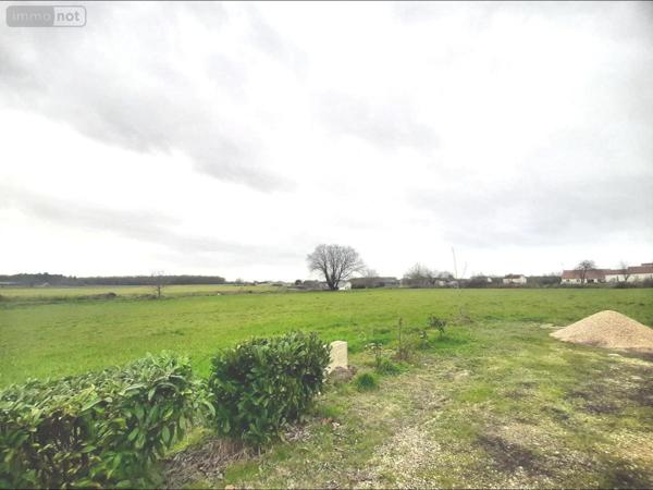 Immeuble à vendre à La Celle-Saint-Avant dans l'Indre-et-Loire (37160), ref : 37072-641