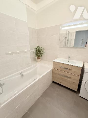 A VENDRE 56 VANNES LIBERATION APPT T4 DE CARACTERE 104 m² GARAGE CAVE