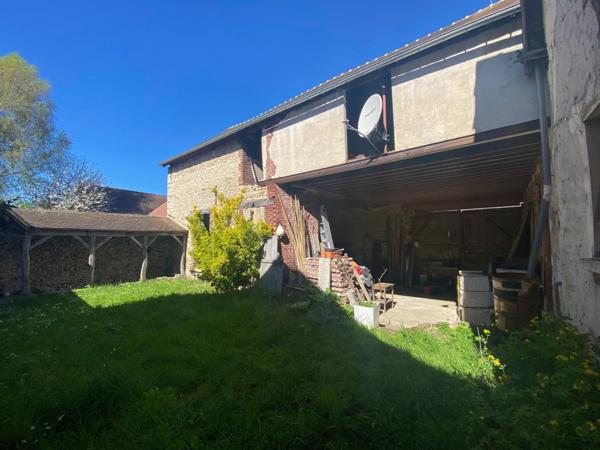 Grande maison de village en pierre