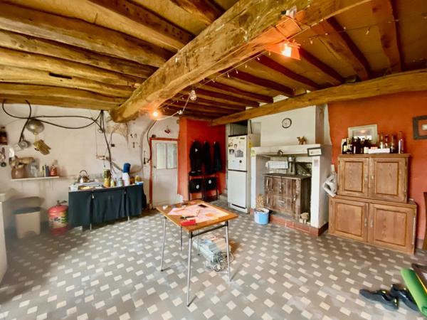 Grande maison de village en pierre